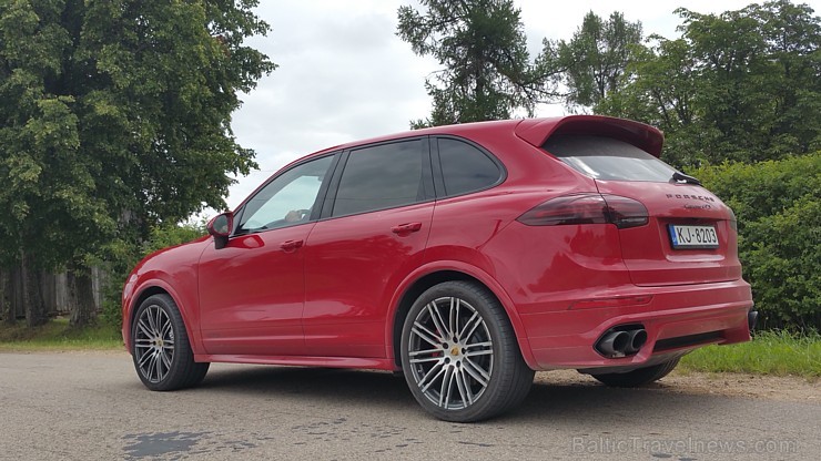 Travelnews.lv redakcija ar Porsche Cayenne GTS izbrauc Latgalē 1000 km maršrutu 179460