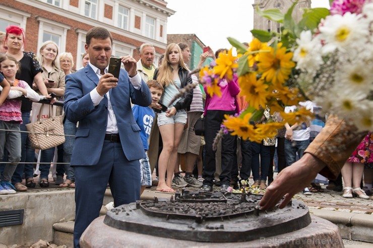 Ar bronzas skulptūras “Senās Cēsis” atklāšanu sākas Cēsu 810 gadu jubilejas svinības 179952