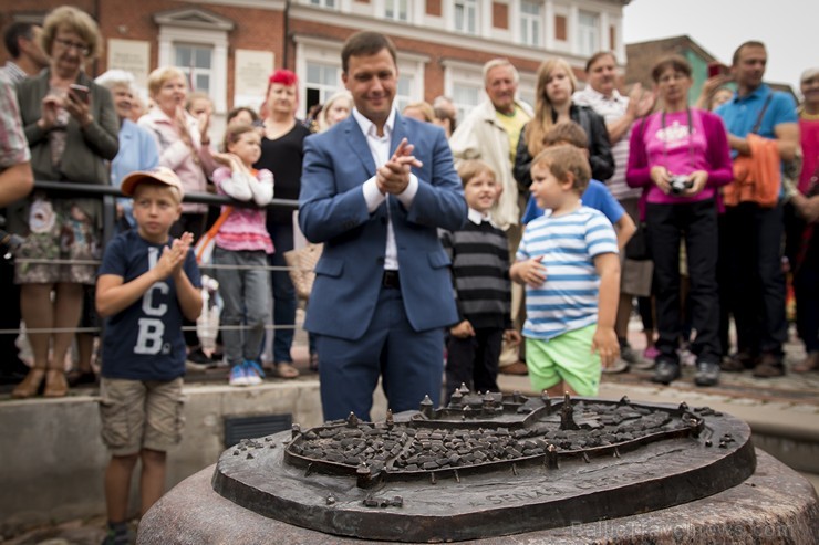 Ar bronzas skulptūras “Senās Cēsis” atklāšanu sākas Cēsu 810 gadu jubilejas svinības 179953