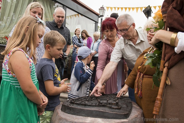 Ar bronzas skulptūras “Senās Cēsis” atklāšanu sākas Cēsu 810 gadu jubilejas svinības 179955