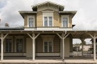 Tartu dzelzceļa stacija tika uzcelta 1876.gadā ārpus pilsētas robežām, uz to veda kokiem norobežotā Maarjamõisa iela 1