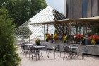 Travelnews.lv apskata Rīgas viesnīcas Radisson Blu Rīdzene restorāna  «Piramīda» vasaras terasi 1