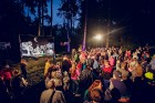 Dzintaru mežaparkā pulcējās ģimenes ar maziem un lieliem bērniem,  kur dalībniekus priecēja dažādi tēli no iemīļotām pasakām un stāstiem Latvijas māks 2