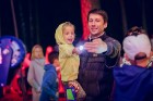 Dzintaru mežaparkā pulcējās ģimenes ar maziem un lieliem bērniem,  kur dalībniekus priecēja dažādi tēli no iemīļotām pasakām un stāstiem Latvijas māks 9