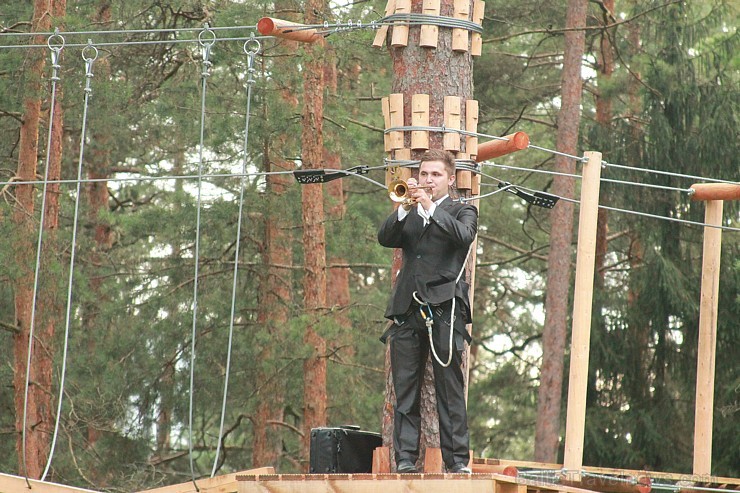 Četru dienu garumā gan pilsētas iedzīvotāji, gan viesi baudīja plašu kultūras un sporta programmu, vērojot vairāku jaunu atpūtas objektu atklāšanu 181192