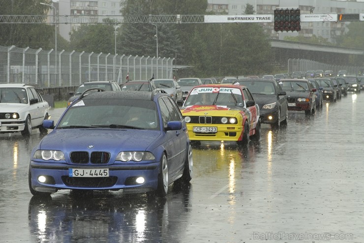 BMW īpašnieki Biķernieku trasē mēģina uzstādīt jaunu Ginese rekordu 181272