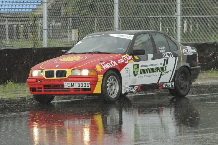 BMW īpašnieki Biķernieku trasē mēģina uzstādīt jaunu Ginese rekordu 181275