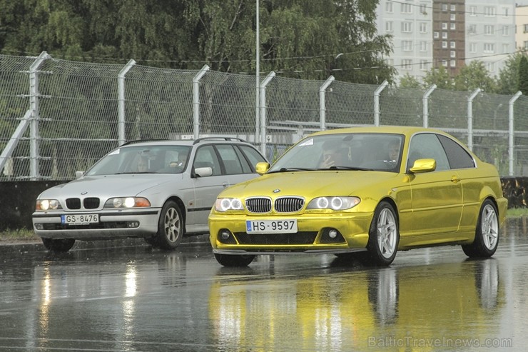 BMW īpašnieki Biķernieku trasē mēģina uzstādīt jaunu Ginese rekordu 181276