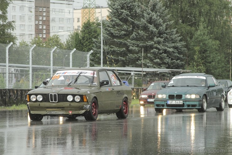 BMW īpašnieki Biķernieku trasē mēģina uzstādīt jaunu Ginese rekordu 181277