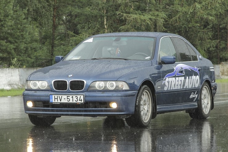 BMW īpašnieki Biķernieku trasē mēģina uzstādīt jaunu Ginese rekordu 181280