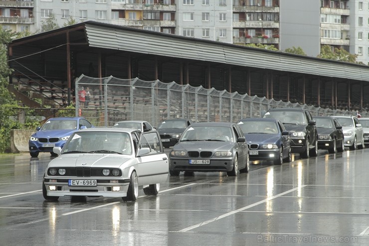 BMW īpašnieki Biķernieku trasē mēģina uzstādīt jaunu Ginese rekordu 181282