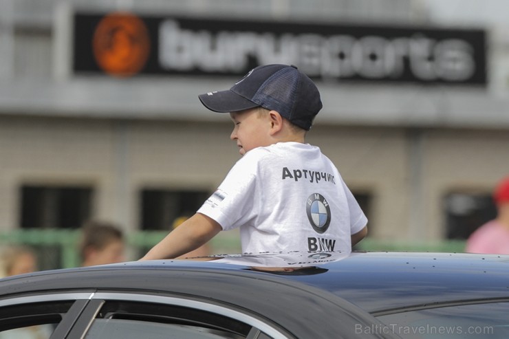 BMW īpašnieki Biķernieku trasē mēģina uzstādīt jaunu Ginese rekordu 181285