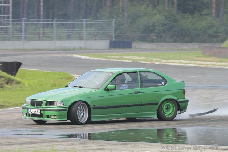 BMW īpašnieki Biķernieku trasē mēģina uzstādīt jaunu Ginese rekordu 181297