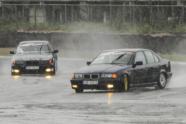 BMW īpašnieki Biķernieku trasē mēģina uzstādīt jaunu Ginese rekordu 181307