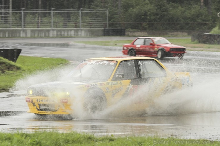 BMW īpašnieki Biķernieku trasē mēģina uzstādīt jaunu Ginese rekordu 181308