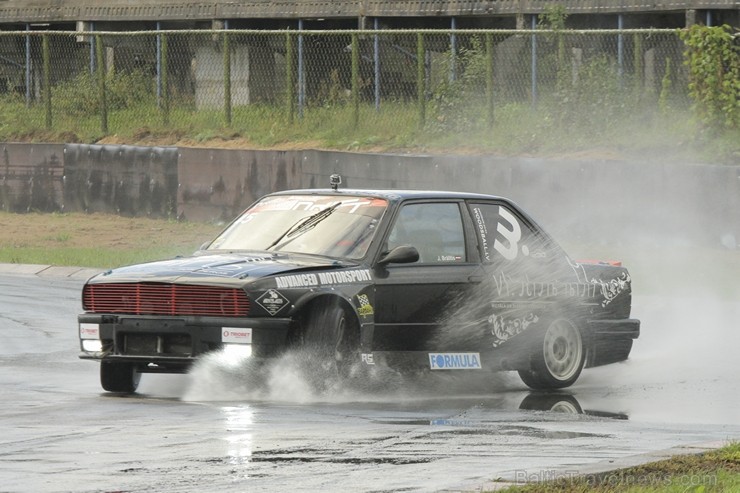 BMW īpašnieki Biķernieku trasē mēģina uzstādīt jaunu Ginese rekordu 181309