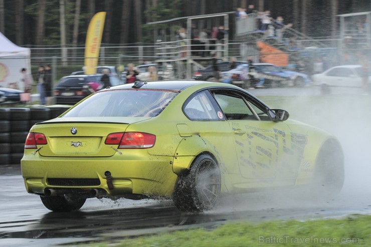 BMW īpašnieki Biķernieku trasē mēģina uzstādīt jaunu Ginese rekordu 181311