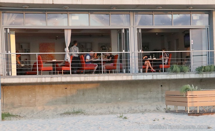 Jūrmalas viesiem Dubultos atkal ir atvēries pludmales restorāns «Orizzonte» 181386