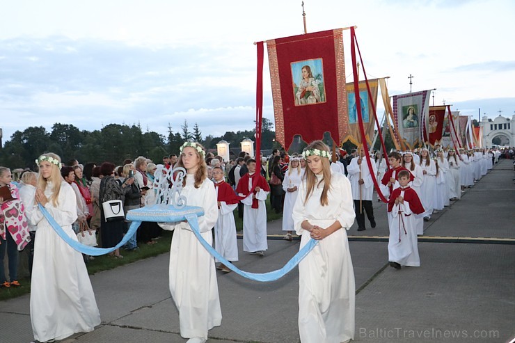 Aglonā uz svētkiem pulcējas vairāki desmiti tūkstoši ticīgo, svētceļotāju un viesu 181592