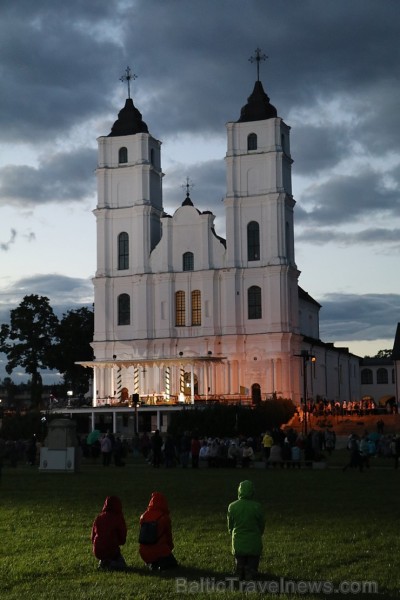 Aglonā uz svētkiem pulcējas vairāki desmiti tūkstoši ticīgo, svētceļotāju un viesu 181598