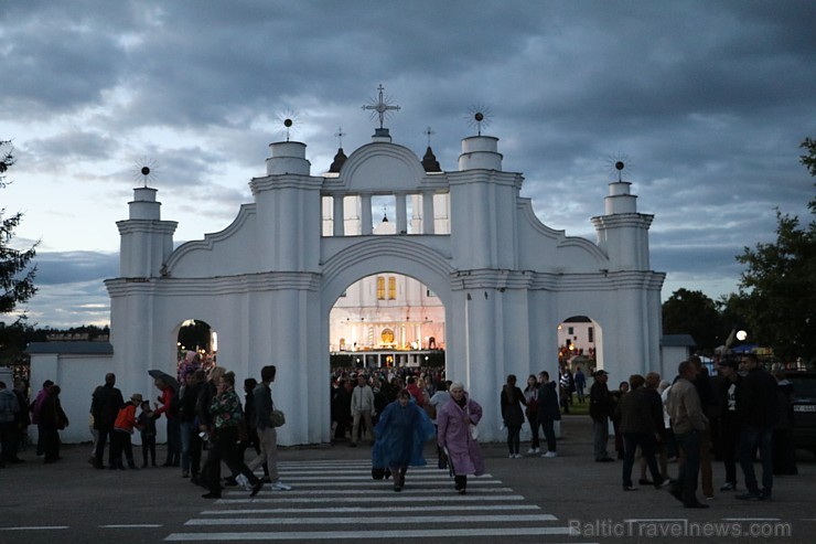 Aglonā uz svētkiem pulcējas vairāki desmiti tūkstoši ticīgo, svētceļotāju un viesu 181600