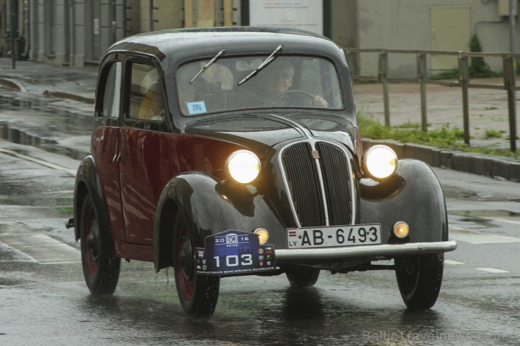 Starptautiskais seno spēkratu salidojums «Rīga Retro» pulcē retro auto cienītājus 181748