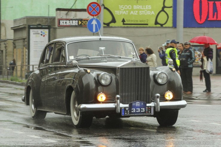 Starptautiskais seno spēkratu salidojums «Rīga Retro» pulcē retro auto cienītājus 181751