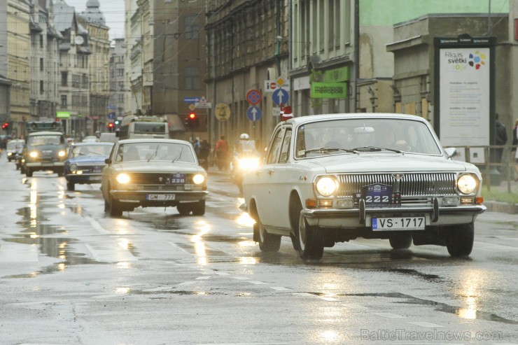 Starptautiskais seno spēkratu salidojums «Rīga Retro» pulcē retro auto cienītājus 181760