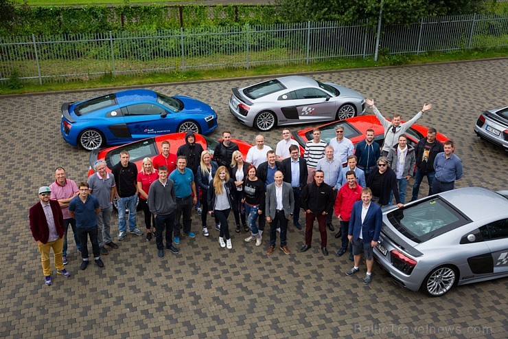 Travelnews.lv redakcija Biķernieku trasē 15.08.2016 izmēģina jaudīgos Audi R8 un RS sērijas automobiļus. Foto: Audi Sport 181891