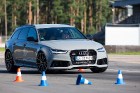 Travelnews.lv redakcija Biķernieku trasē 15.08.2016 izmēģina jaudīgos Audi R8 un RS sērijas automobiļus. Foto: Audi Sport 23