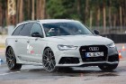 Travelnews.lv redakcija Biķernieku trasē 15.08.2016 izmēģina jaudīgos Audi R8 un RS sērijas automobiļus. Foto: Audi Sport 35