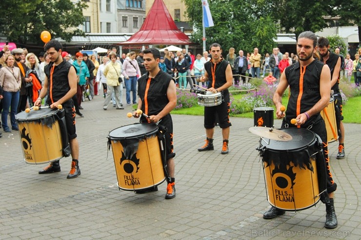 Grupa „Fills de la Flama” ir no Barselonas piepilsētas „Hospitaletas de Lobregatas” Spānijā, un tās darbības pamatā ir  perkusiju un uguns māksla 182009