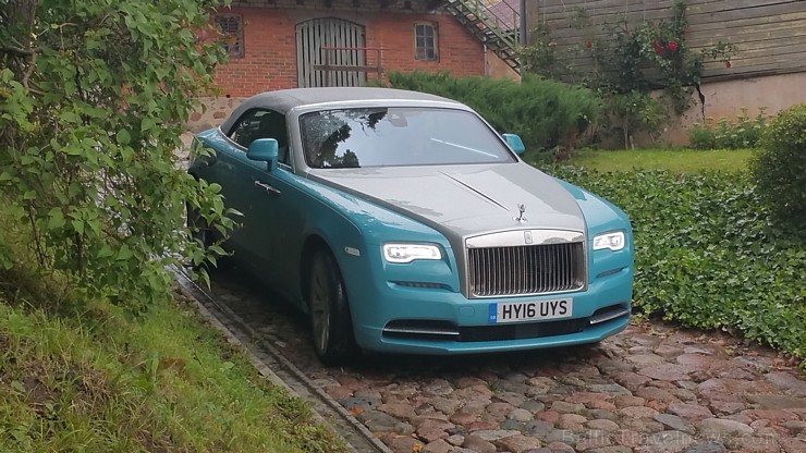 Travelnews.lv redakcija ar Rolls Royce Dawn startē no Hotel Bergs un dodas ceļojumā uz Kurzemi 182058