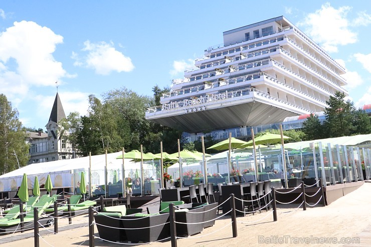 Jūrmalas piecu zvaigžņu viesnīca «Baltic Beach Hotel» aicina baudīt vasaru vairāku līmeņu terasēs 182379