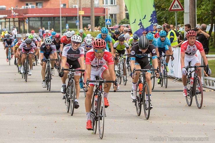 Jau otro gadu pēc kārtas Olainē norisinājās vērienīgie «Latvijas Velo svētki», kuros tika apbalvoti rezultatīvākie un atraktīvākie riteņbraukšanas pro 182452