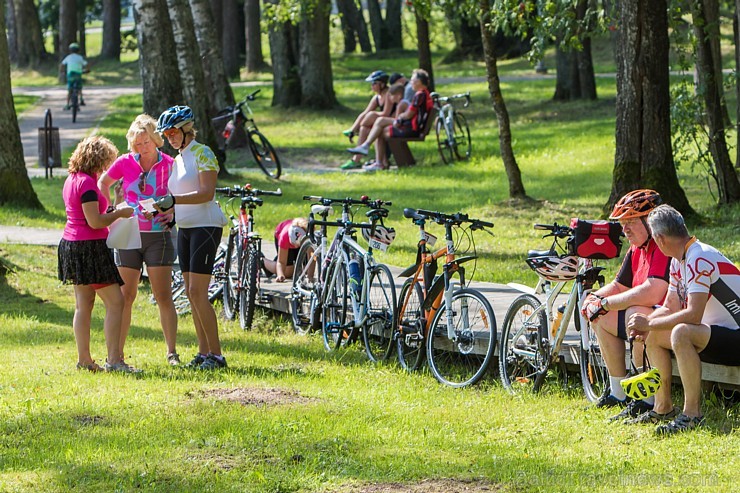 Jau otro gadu pēc kārtas Olainē norisinājās vērienīgie «Latvijas Velo svētki», kuros tika apbalvoti rezultatīvākie un atraktīvākie riteņbraukšanas pro 182453