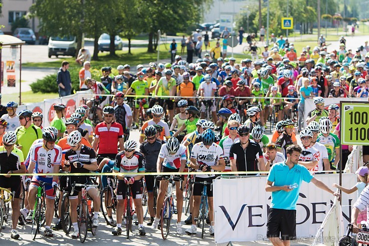 Jau otro gadu pēc kārtas Olainē norisinājās vērienīgie «Latvijas Velo svētki», kuros tika apbalvoti rezultatīvākie un atraktīvākie riteņbraukšanas pro 182454