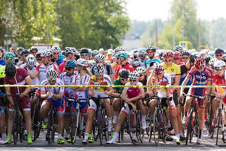 Jau otro gadu pēc kārtas Olainē norisinājās vērienīgie «Latvijas Velo svētki», kuros tika apbalvoti rezultatīvākie un atraktīvākie riteņbraukšanas pro 182455