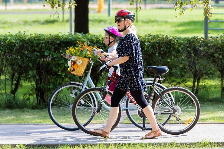 Jau otro gadu pēc kārtas Olainē norisinājās vērienīgie «Latvijas Velo svētki», kuros tika apbalvoti rezultatīvākie un atraktīvākie riteņbraukšanas pro 182459