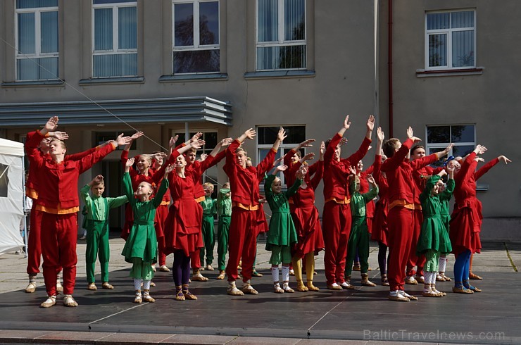 Preiļi trīs dienu garumā ar sportiskiem, kulturāliem notikumiem, košu gājienu un starptautisko leļļu festivālu svinējuši pilsētas svētkus 182594