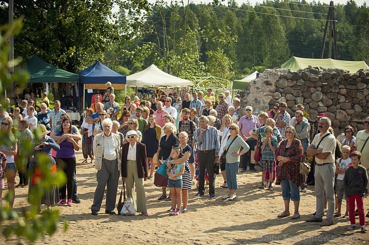 Līdz ar tirdziņa atklāšanu zirgu pasta pirmajā renovētajā ēkā, unikālais 18. gadsimta ēku komplekss atkal ir ieguvis jaunu elpu un pieejamību 182627