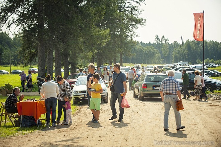 Līdz ar tirdziņa atklāšanu zirgu pasta pirmajā renovētajā ēkā, unikālais 18. gadsimta ēku komplekss atkal ir ieguvis jaunu elpu un pieejamību 182632