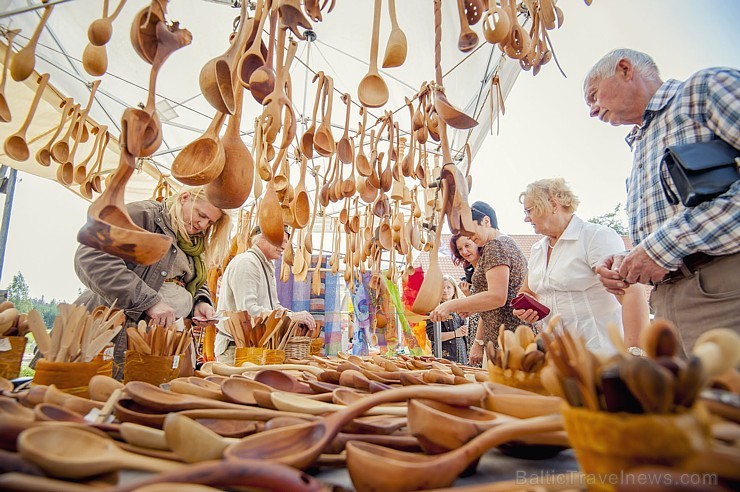 Līdz ar tirdziņa atklāšanu zirgu pasta pirmajā renovētajā ēkā, unikālais 18. gadsimta ēku komplekss atkal ir ieguvis jaunu elpu un pieejamību 182639