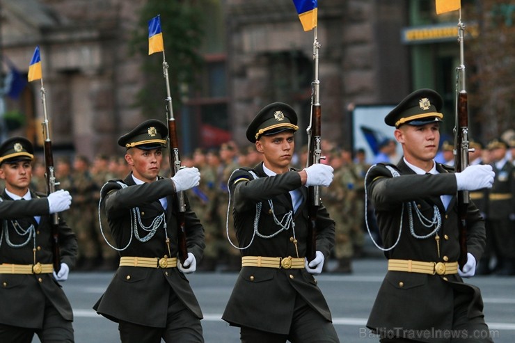 Ar grandiozu militāro parādi Kijevā atzīmē Ukrainas neatkarības dienu 182670