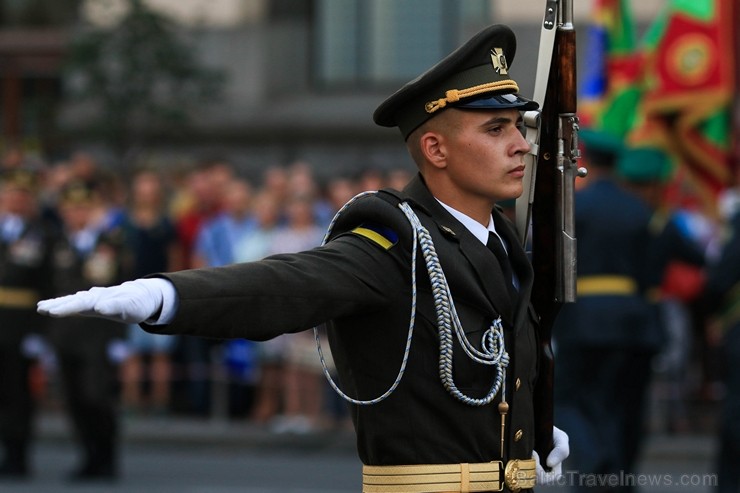 Ar grandiozu militāro parādi Kijevā atzīmē Ukrainas neatkarības dienu 182671