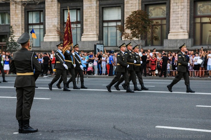 Ar grandiozu militāro parādi Kijevā atzīmē Ukrainas neatkarības dienu 182674