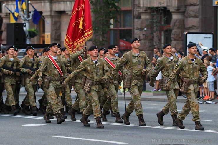 Ar grandiozu militāro parādi Kijevā atzīmē Ukrainas neatkarības dienu 182676