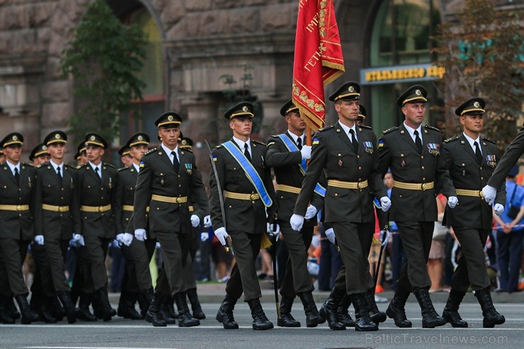 Ar grandiozu militāro parādi Kijevā atzīmē Ukrainas neatkarības dienu 182684