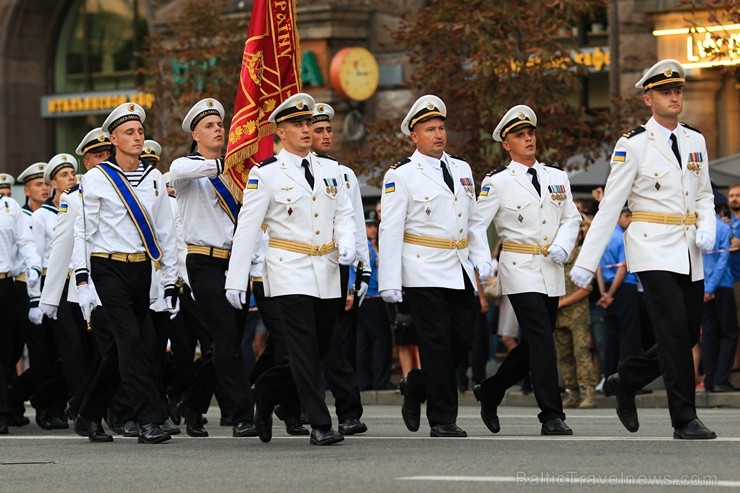 Ar grandiozu militāro parādi Kijevā atzīmē Ukrainas neatkarības dienu 182687