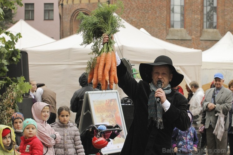 Rīgā ražas svētkus atzīmē ar Miķeļdienas gadatirgu 184671